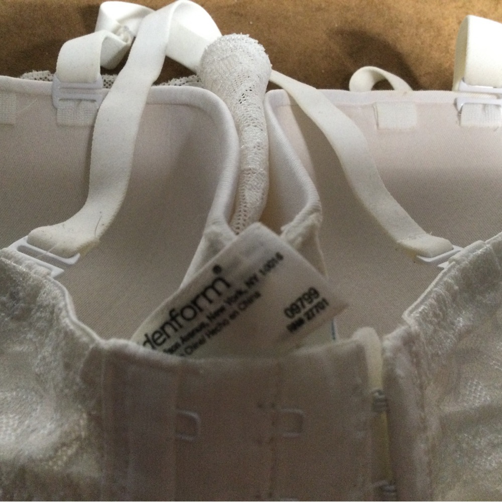 Elegant White strapless Lace Bra - Picture 6 of 6